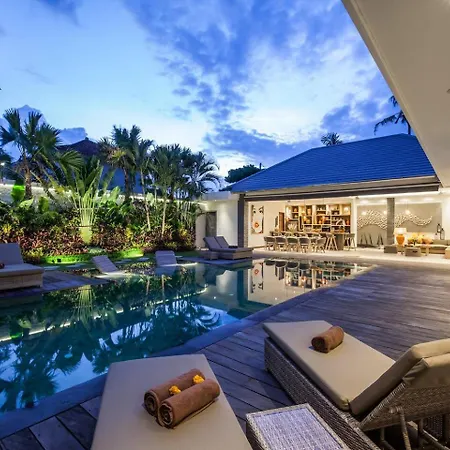 Chill Out In A Luxurious 4 Bedroom Villa Seminyak