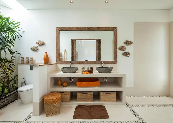 Villa Chill Out In A Luxurious 4 Bedroom Seminyak