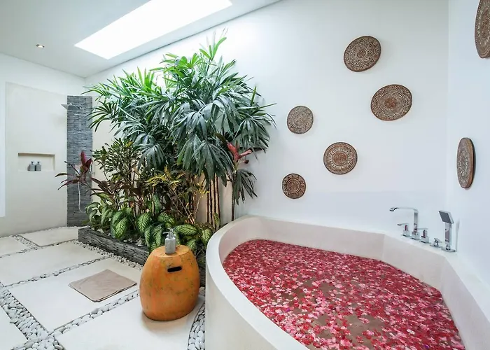 Chill Out In A Luxurious 4 Bedroom * Seminyak