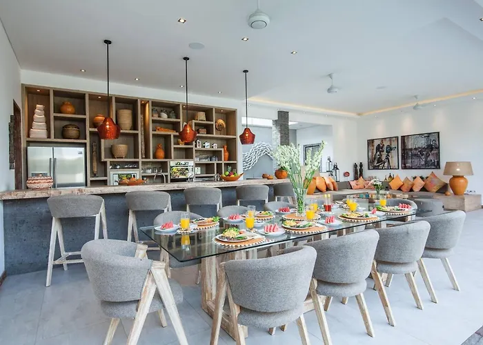 Chill Out In A Luxurious 4 Bedroom Villa