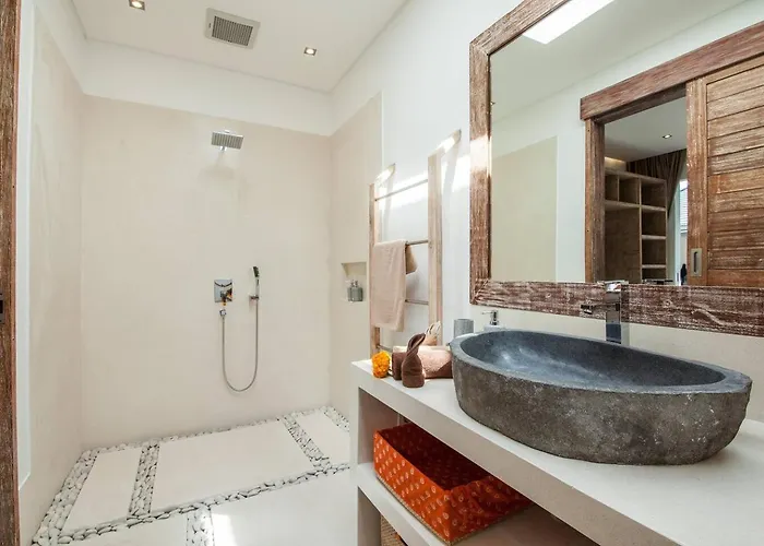 Chill Out In A Luxurious 4 Bedroom * Seminyak